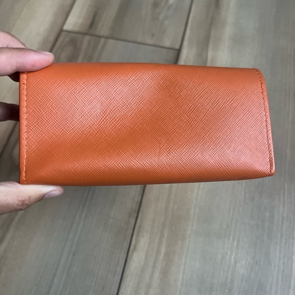 Tory Burch Eyeglasses Case - Picture 5 of 10